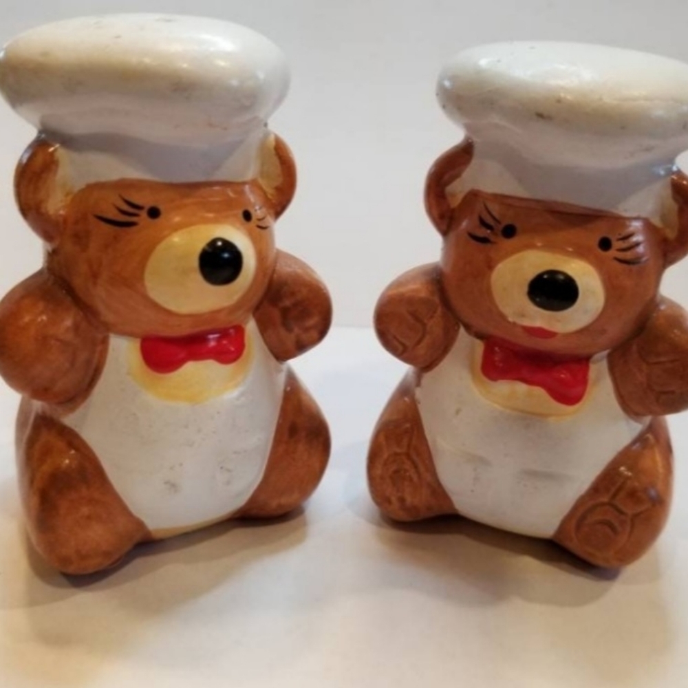 Teddy Bear Salt And Pepper Chef Bow Tie Vintage Brown Bear Collectible